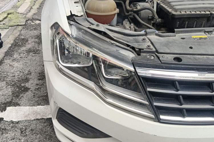 Used Volkswagen Jetta 2019 Dream Edition 1.4L Manual Fashion Version Right Front Headlight