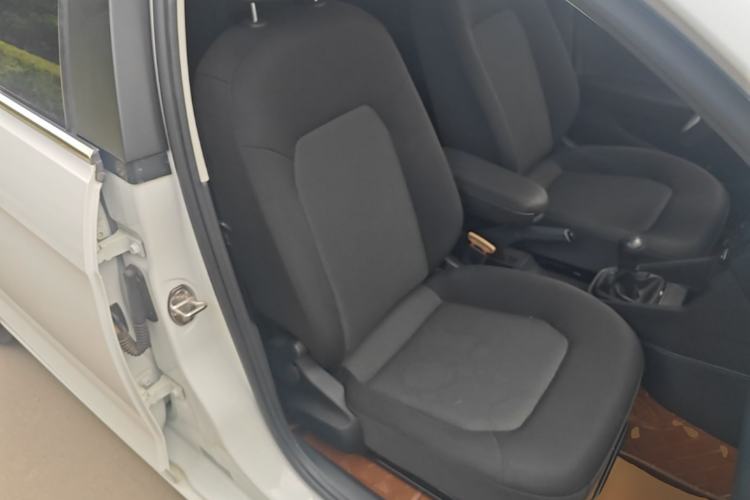Used Volkswagen Jetta 2019 Dream Edition 1.5L Manual Fashion Version Right Front Seat