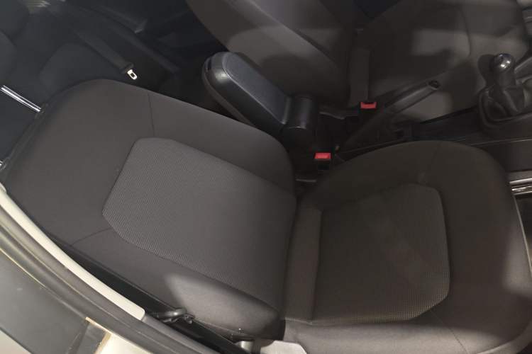 Used Volkswagen Jetta 2019 Dream Edition 1.4L Manual Fashion Version Right Front Seat