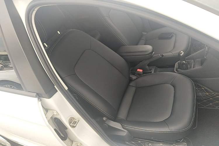 Used Volkswagen Jetta 2019 Dream Edition 1.5L Manual Fashion Version Right Front Seat