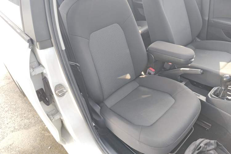 Used Volkswagen Jetta 2019 Dream Edition 1.4L Manual Fashion Version Right Front Seat