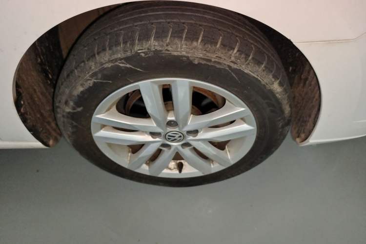 Used Volkswagen Jetta 2019 Dream Edition 1.5L Automatic Fashionable Version Right Front Wheel Hub