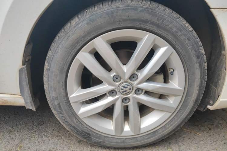 Used Volkswagen Jetta 2019 Dream Edition 1.5L Manual Fashion Version Right Front Wheel Hub