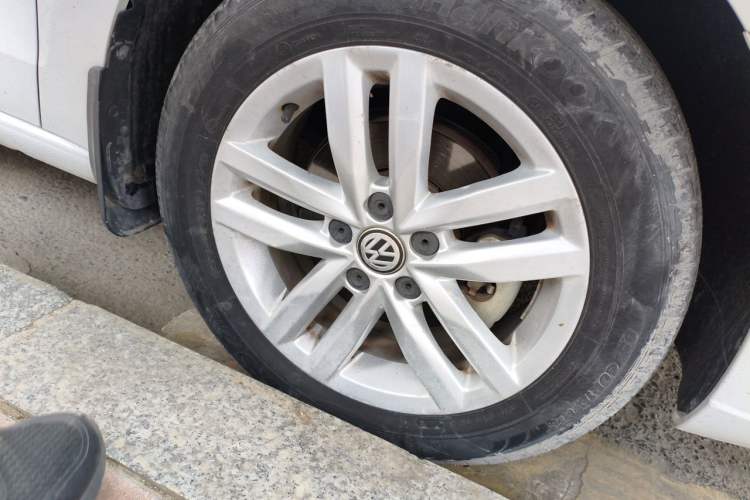 Used Volkswagen Jetta 2019 Dream Edition 1.5L Automatic Fashionable Version Right Front Wheel Hub