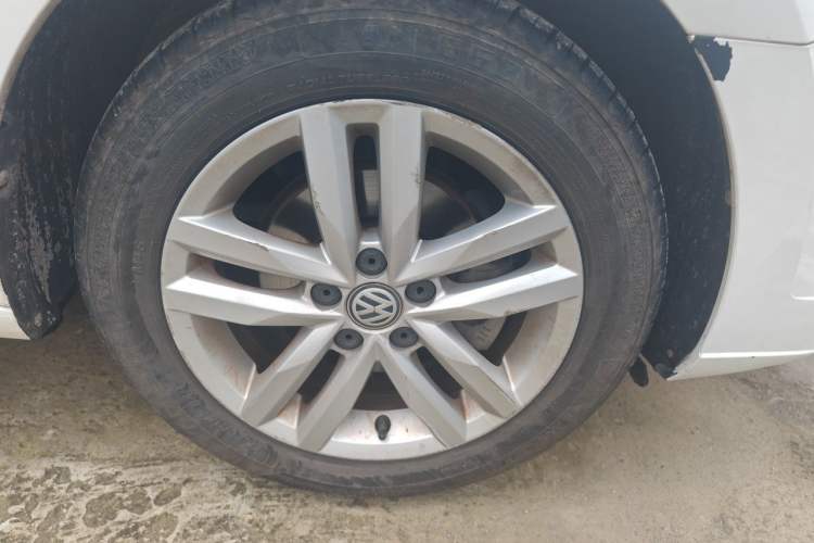 Used Volkswagen Jetta 2019 Dream Edition 1.5L Automatic Fashionable Version Right Front Wheel Hub