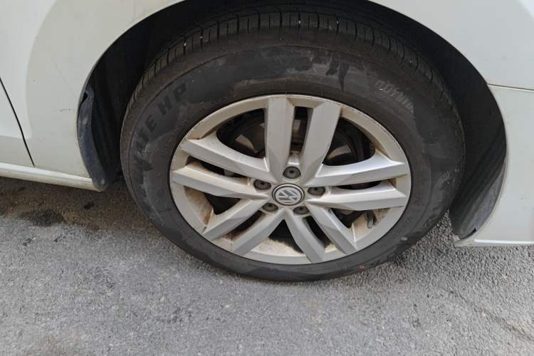 Used Volkswagen Jetta 2019 Dream Edition 1.4L Manual Fashion Version Right Front Wheel Hub