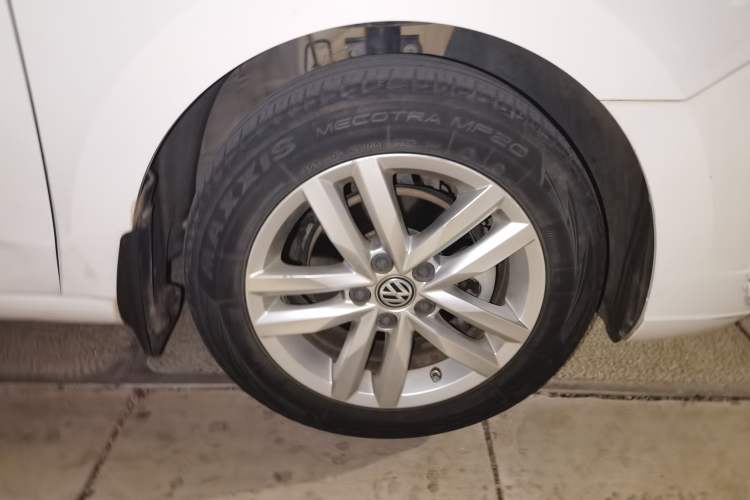 Used Volkswagen Jetta 2019 Dream Edition 1.4L Manual Fashion Version Right Front Wheel Hub