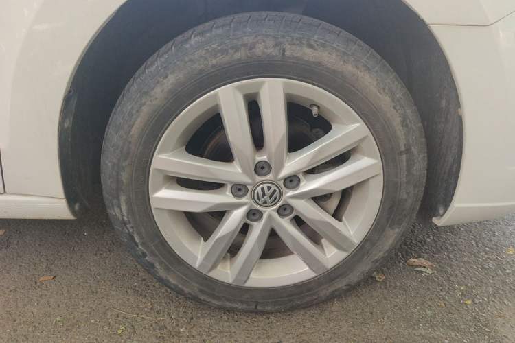 Used Volkswagen Jetta 2019 Dream Edition 1.5L Automatic Fashionable Version Right Front Wheel Hub