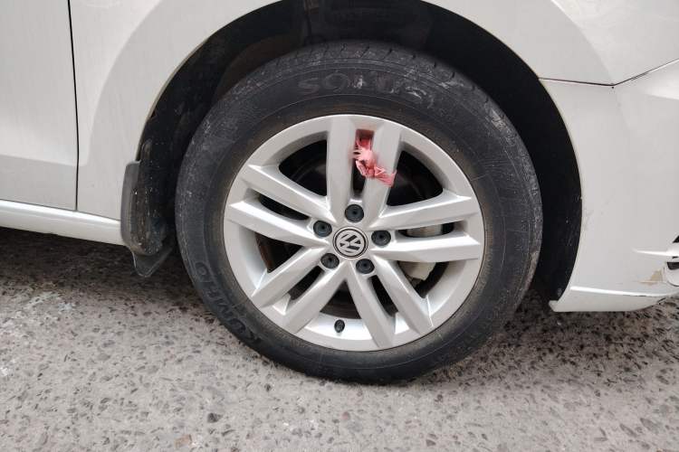 Used Volkswagen Jetta 2019 Dream Edition 1.5L Manual Fashion Version Right Front Wheel Hub