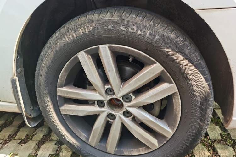 Used Volkswagen Jetta 2019 Dream Edition 1.5L Manual Fashion Version Right Front Wheel Hub
