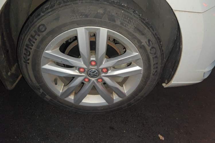 Used Volkswagen Jetta 2019 Dream Edition 1.5L Manual Fashion Version Right Front Wheel Hub
