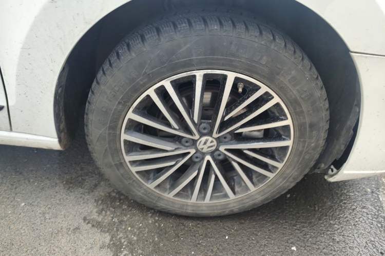 Used Volkswagen Jetta 2019 Dream Edition 1.5L Manual Fashion Version Right Front Wheel Hub
