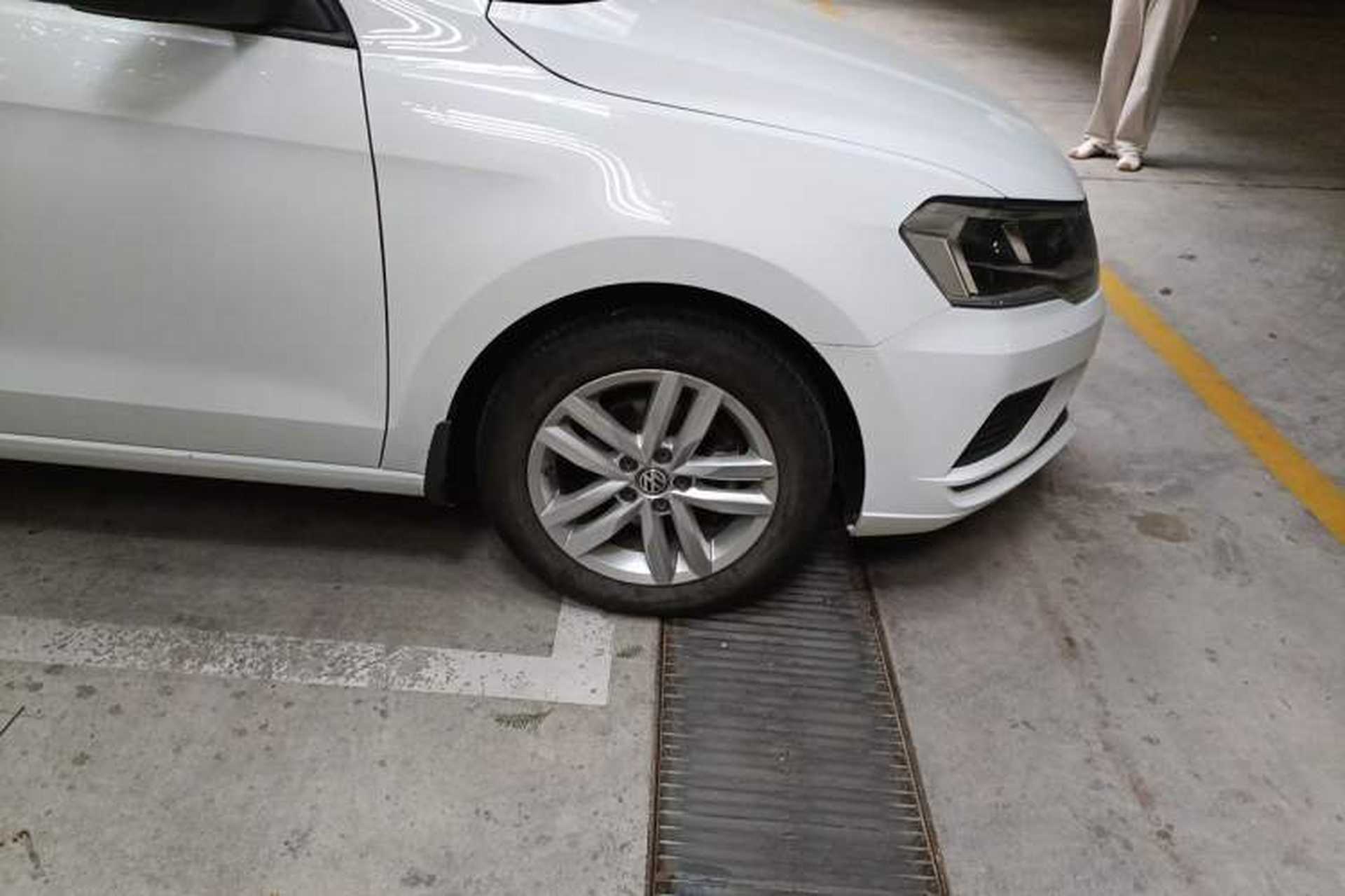 Used Volkswagen Jetta 2019 Dream Edition 1.4L Manual Fashion Version Right Front Wheel Hub