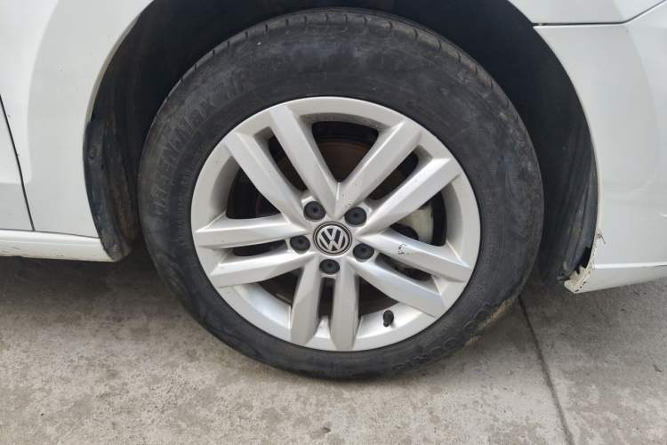 Used Volkswagen Jetta 2019 Dream Edition 1.5L Manual Fashion Version Right Front Wheel Hub