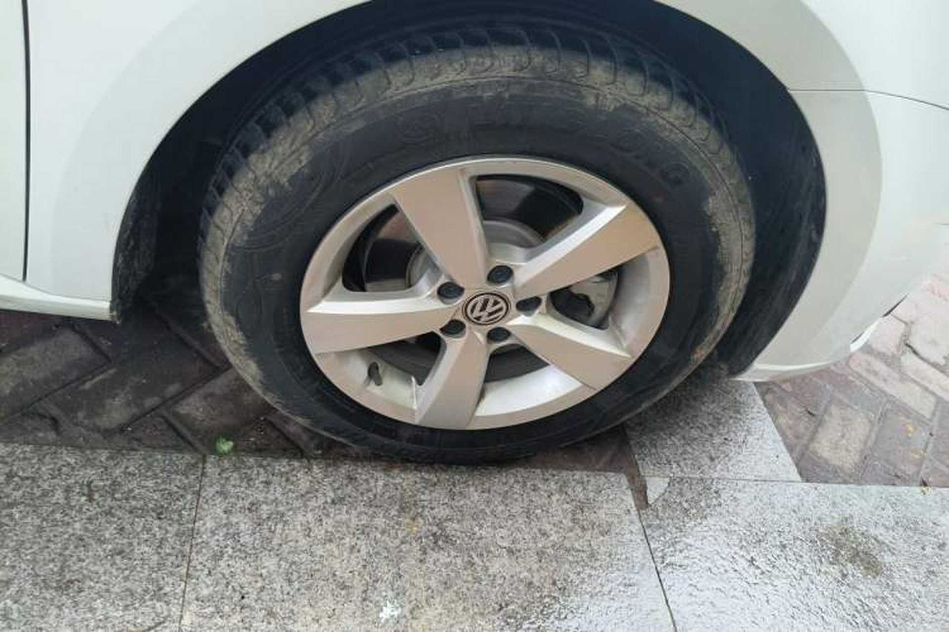 Used Volkswagen Jetta 2019 Dream Edition 1.5L Automatic Fashionable Version Right Front Wheel Hub