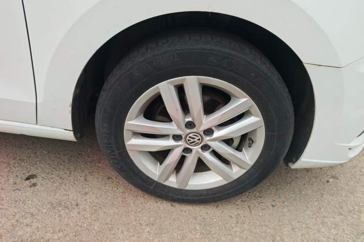 Used Volkswagen Jetta 2019 Dream Edition 1.4L Manual Fashion Version Right Front Wheel Hub