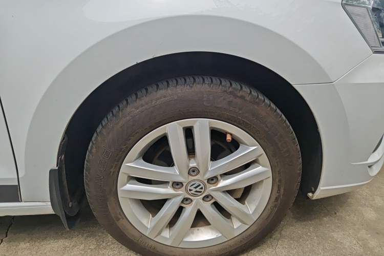 Used Volkswagen Jetta 2019 Dream Edition 1.5L Manual Fashion Version Right Front Wheel Hub