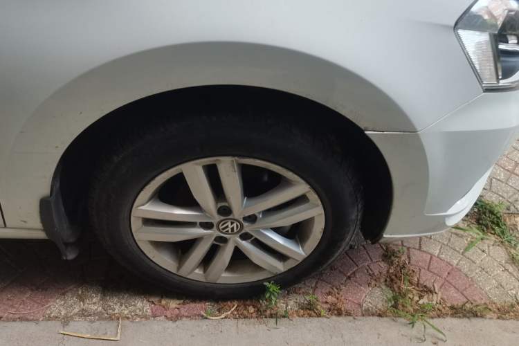 Used Volkswagen Jetta 2019 Dream Edition 1.4L Manual Fashion Version Right Front Wheel Hub