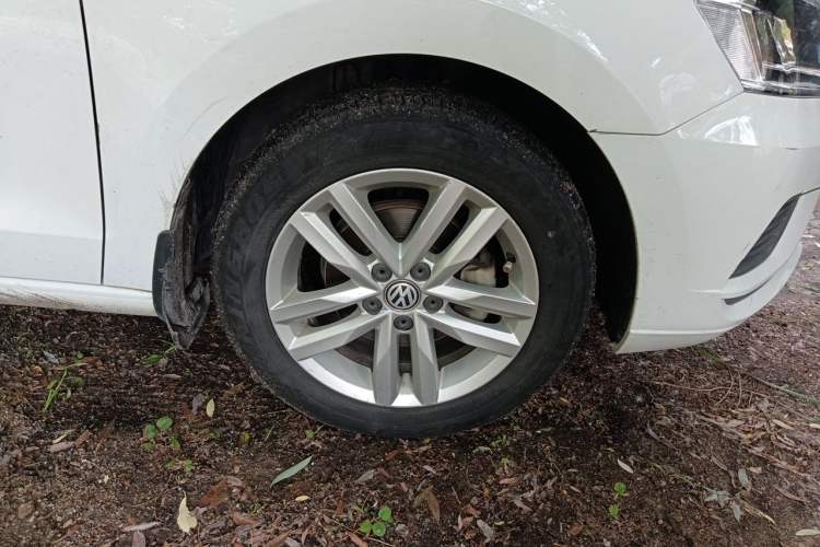 Used Volkswagen Jetta 2019 Dream Edition 1.4L Manual Fashion Version Right Front Wheel Hub
