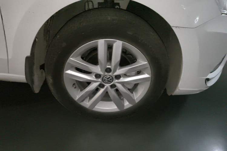 Used Volkswagen Jetta 2019 Dream Edition 1.5L Manual Fashion Version Right Front Wheel Hub