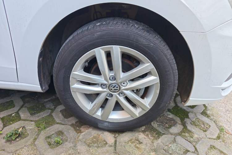 Used Volkswagen Jetta 2019 Dream Edition 1.5L Manual Fashion Version Right Front Wheel Hub