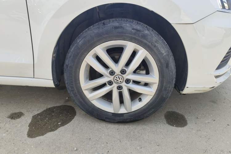 Used Volkswagen Jetta 2019 Dream Edition 1.4L Manual Fashion Version Right Front Wheel Hub