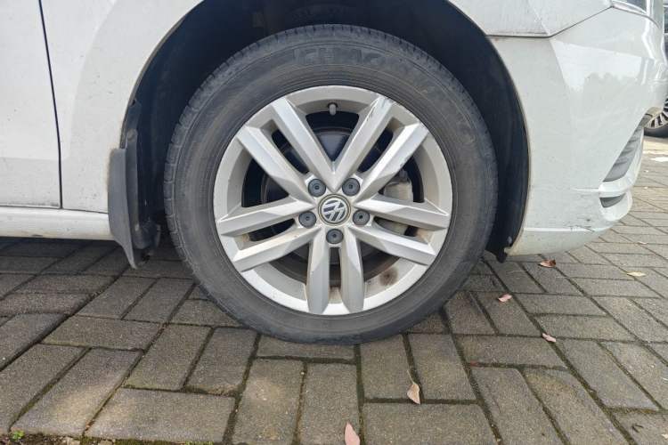 Used Volkswagen Jetta 2019 Dream Edition 1.5L Manual Fashion Version Right Front Wheel Hub