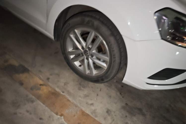 Used Volkswagen Jetta 2019 Dream Edition 1.5L Manual Fashion Version Right Front Wheel Hub