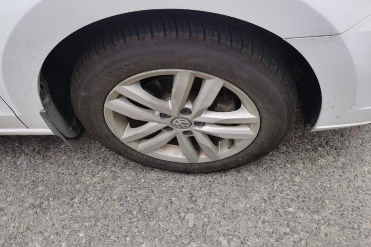 Used Volkswagen Jetta 2019 Dream Edition 1.5L Automatic Fashionable Version Right Front Wheel Hub