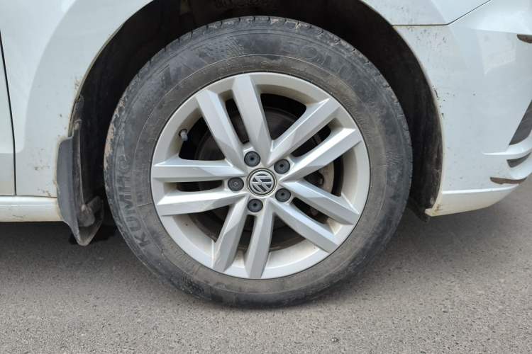 Used Volkswagen Jetta 2019 Dream Edition 1.4L Manual Fashion Version Right Front Wheel Hub