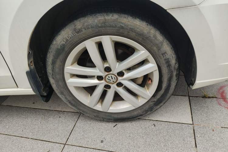 Used Volkswagen Jetta 2019 Dream Edition 1.4L Manual Fashion Version Right Front Wheel Hub