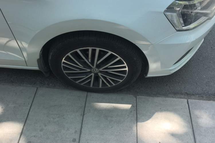 Used Volkswagen Jetta 2019 Dream Edition 1.5L Automatic Comfort Version Right Front Wheel Hub