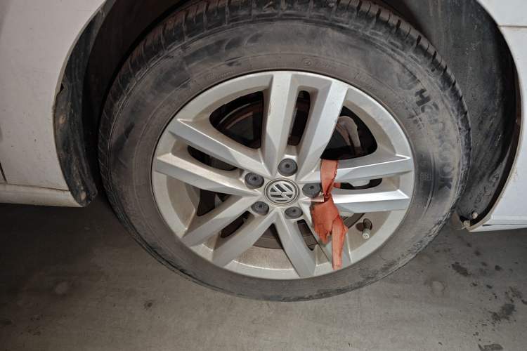 Used Volkswagen Jetta 2019 Dream Edition 1.5L Manual Fashion Version Right Front Wheel Hub