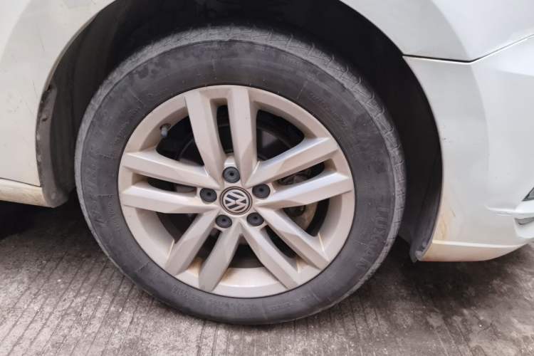Used Volkswagen Jetta 2019 Dream Edition 1.5L Manual Fashion Version Right Front Wheel Hub