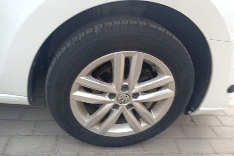 Used Volkswagen Jetta 2019 Dream Edition 1.5L Automatic Fashionable Version Right Front Wheel Hub