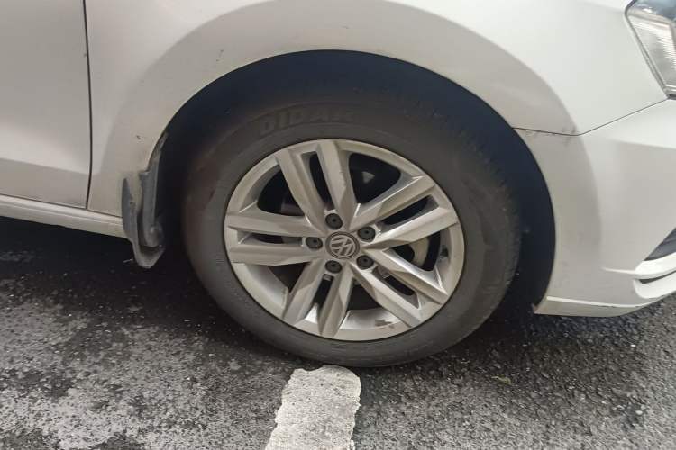 Used Volkswagen Jetta 2019 Dream Edition 1.4L Manual Fashion Version Right Front Wheel Hub