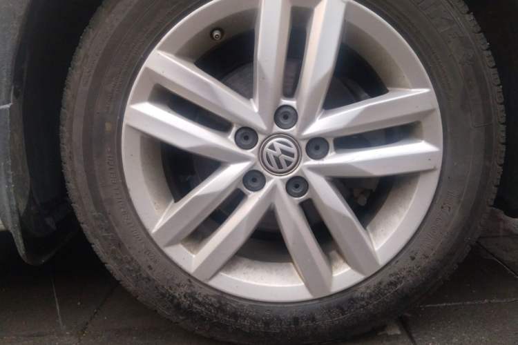 Used Volkswagen Jetta 2019 Dream Edition 1.4L Manual Fashion Version Right Front Wheel Hub