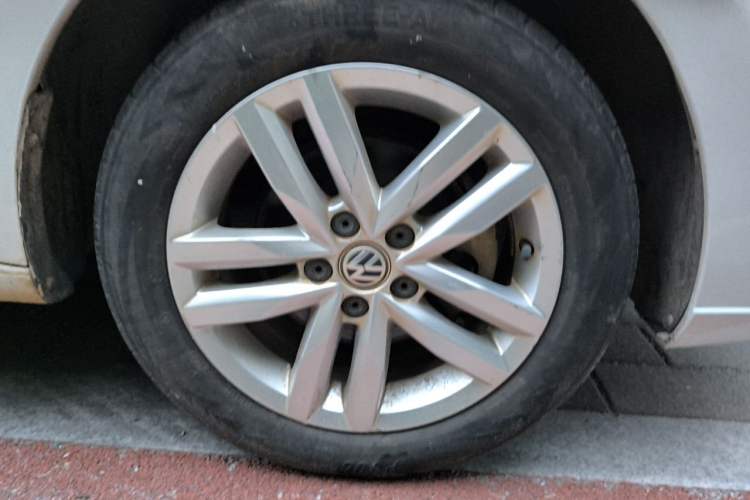 Used Volkswagen Jetta 2019 Dream Edition 1.4L Manual Fashion Version Right Front Wheel Hub