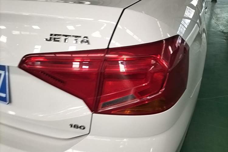 Used Volkswagen Jetta 2019 Dream Edition 1.5L Automatic Comfort Version Right Rear Taillight