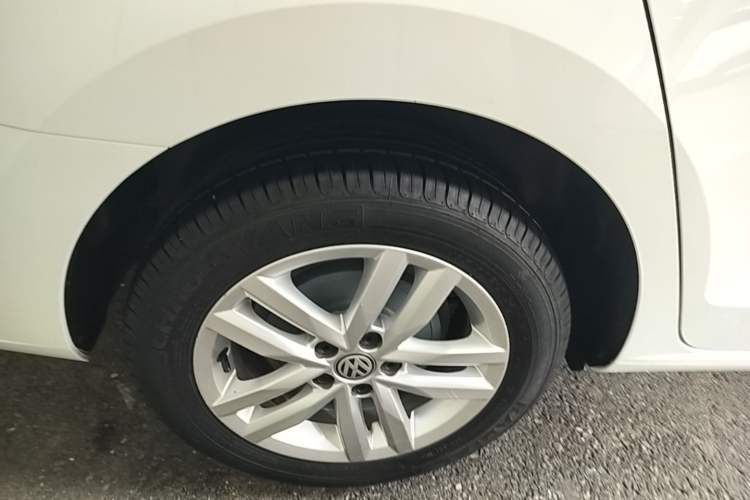 Used Volkswagen Jetta 2019 Dream Edition 1.4L Manual Fashion Version Right Rear Wheel Hub
