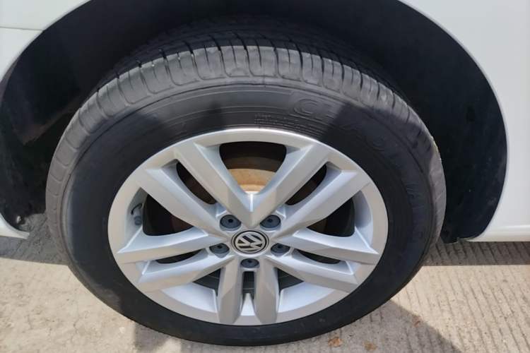 Used Volkswagen Jetta 2019 Dream Edition 1.5L Manual Fashion Version Right Rear Wheel Hub