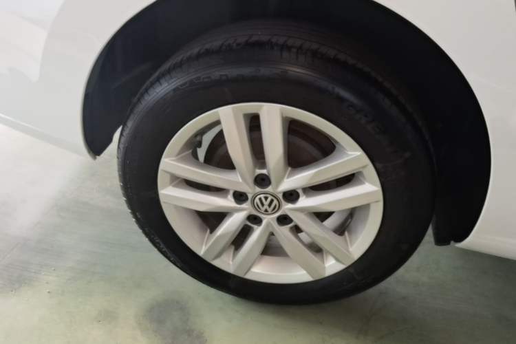 Used Volkswagen Jetta 2019 Dream Edition 1.4L Manual Fashion Version Right Rear Wheel Hub