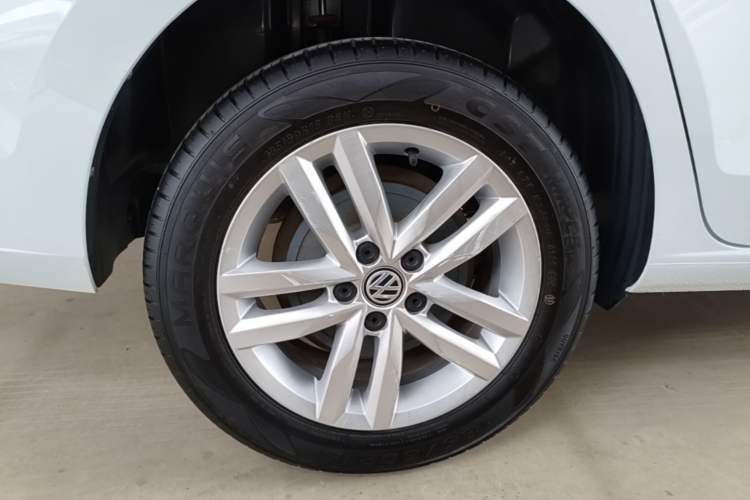 Used Volkswagen Jetta 2019 Dream Edition 1.4L Manual Fashion Version Right Rear Wheel Hub