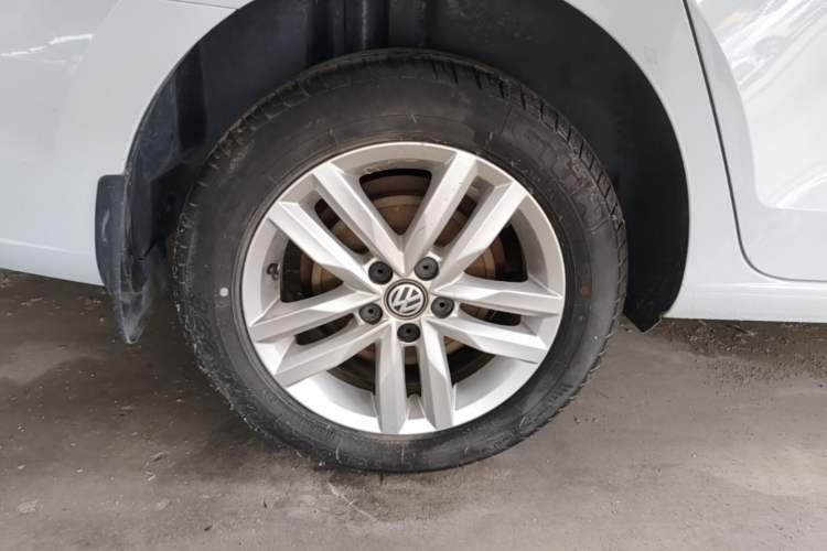 Used Volkswagen Jetta 2019 Dream Edition 1.4L Manual Fashion Version Right Rear Wheel Hub