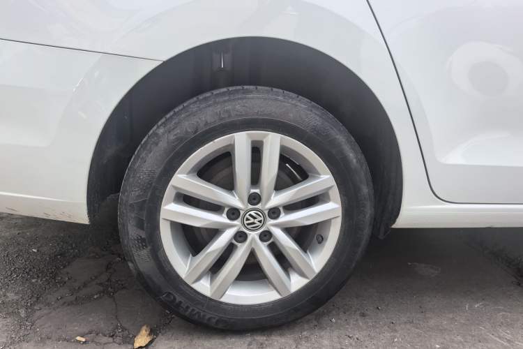 Used Volkswagen Jetta 2019 Dream Edition 1.4L Manual Fashion Version Right Rear Wheel Hub