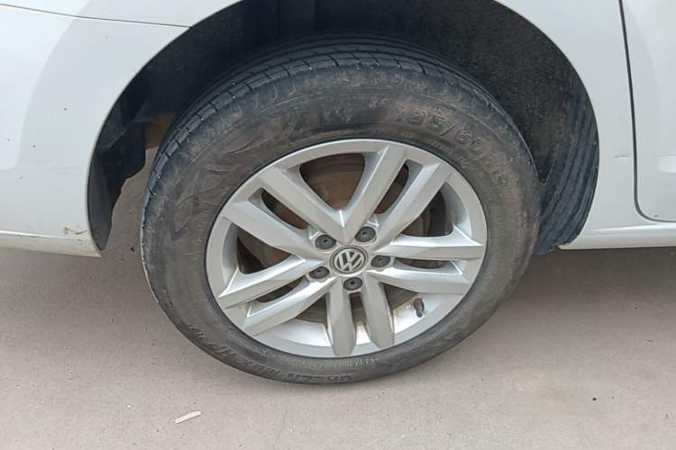 Used Volkswagen Jetta 2019 Dream Edition 1.5L Manual Fashion Version Right Rear Wheel Hub