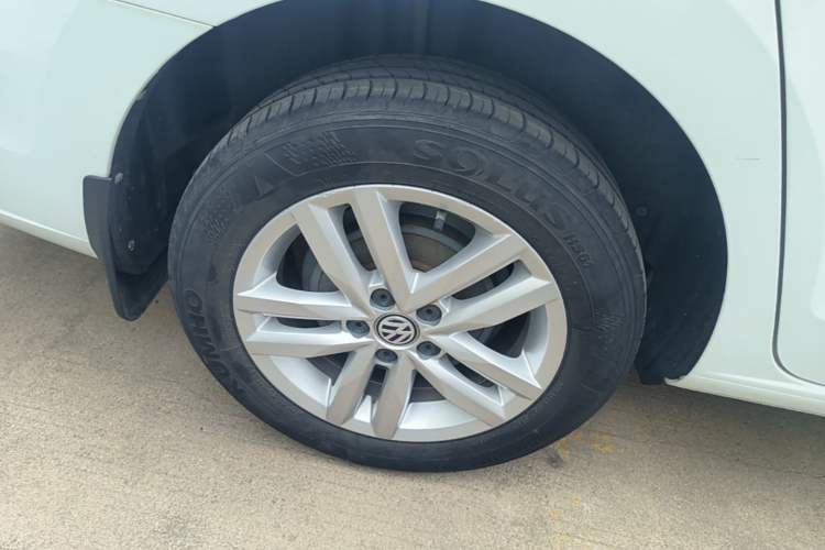 Used Volkswagen Jetta 2019 Dream Edition 1.4L Manual Fashion Version Right Rear Wheel Hub