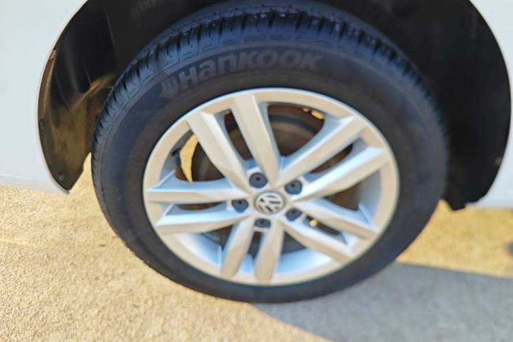 Used Volkswagen Jetta 2019 Dream Edition 1.5L Manual Fashion Version Right Rear Wheel Hub