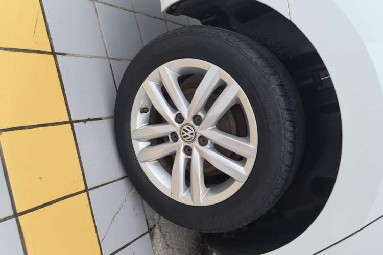 Used Volkswagen Jetta 2019 Dream Edition 1.5L Automatic Fashionable Version Right Rear Wheel Hub