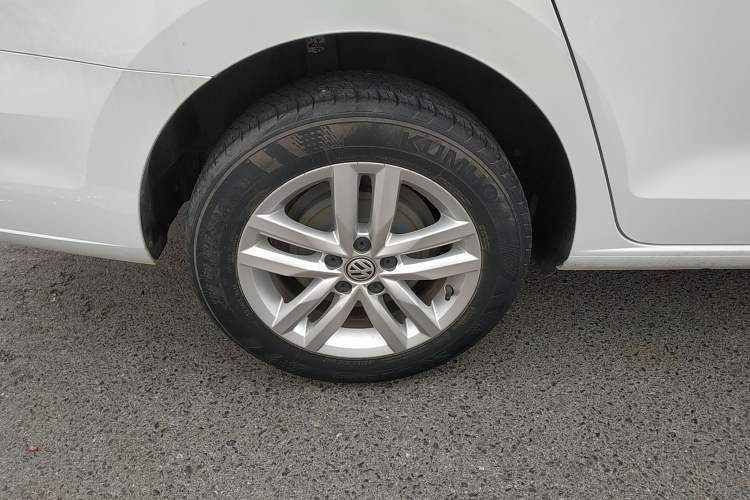 Used Volkswagen Jetta 2019 Dream Edition 1.4L Manual Fashion Version Right Rear Wheel Hub